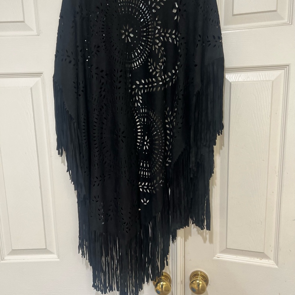 Women  Black Faux Suede Laser Cut   Poncho  Open Front Shawl Wrap Western One - Picture 12 of 12
